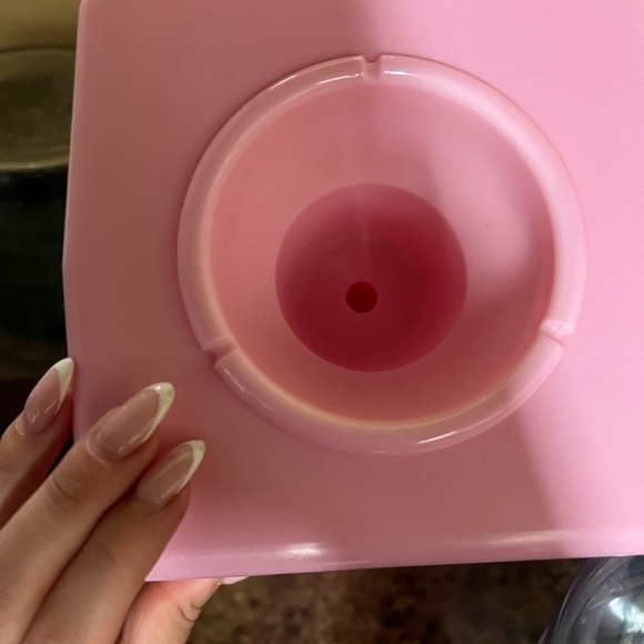 Hello Kitty Water Dispenser - Picture 2 of 6